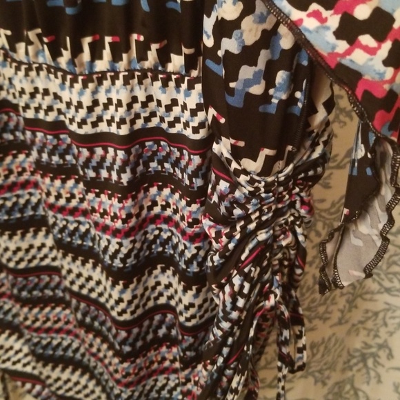 Ladies XL Blouse - Picture 2 of 3